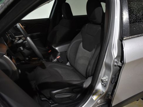 Used 2021 Jeep Cherokee Latitude image 15