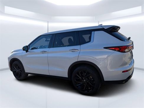 Used 2024 Mitsubishi Outlander image 4