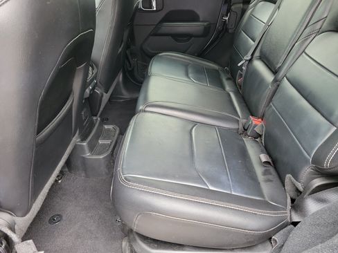 Used 2022 Jeep Wrangler Unlimited Sahara AWD/4WD image 6