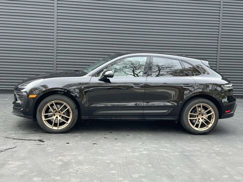 Certified 2025 Porsche Macan image 2