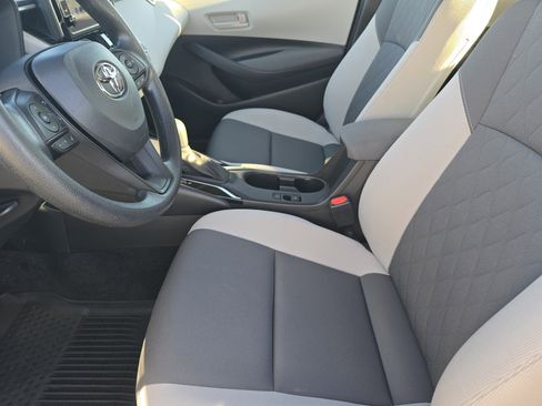 Certified 2025 Toyota Corolla LE image 9