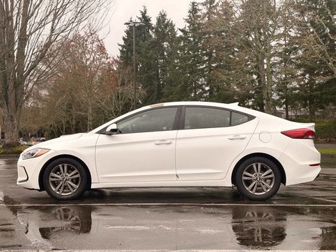 Used 2017 Hyundai Elantra SE image 2
