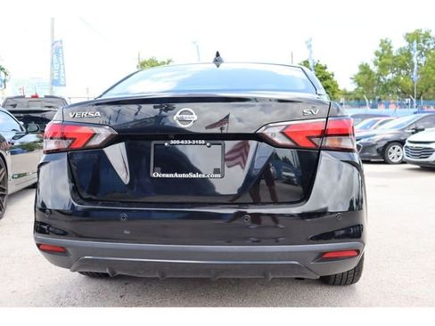 Used 2021 Nissan Versa SV image 9