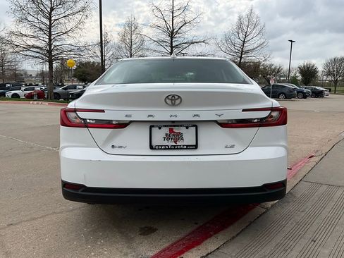 Used 2025 Toyota Camry LE image 7