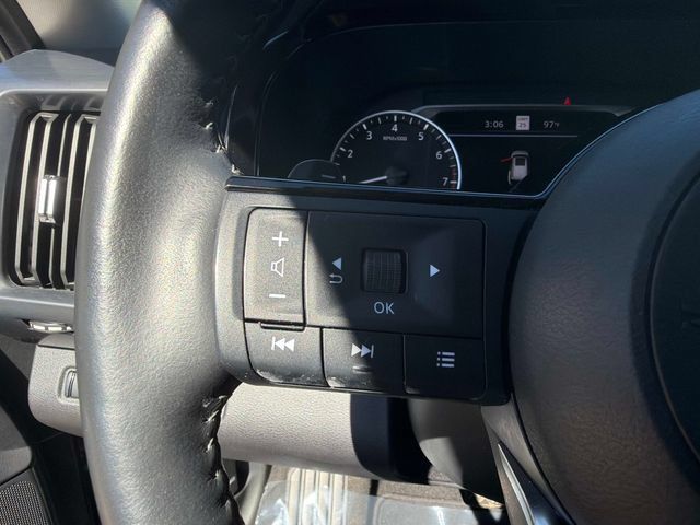 Used 2023 Nissan Pathfinder SL AWD/4WD image 34