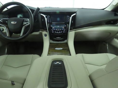 Used 2020 Cadillac Escalade Luxury w/ LPO, Radiant Package image 13