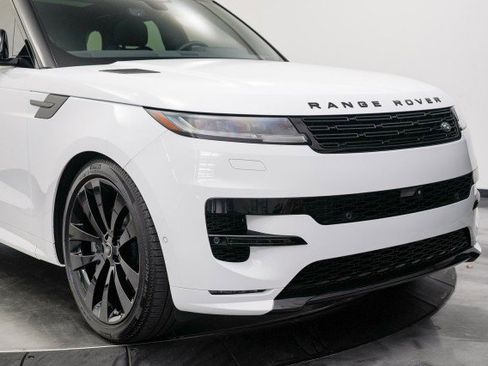 Used 2025 Land Rover Range Rover Sport Dynamic SE image 14
