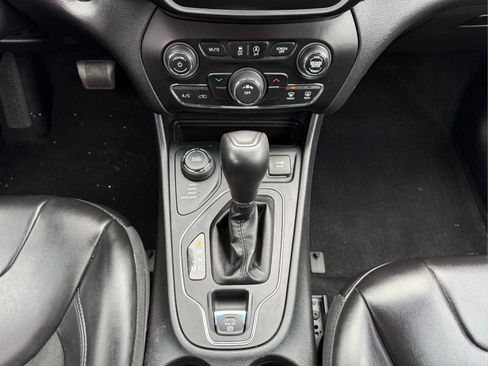 Used 2019 Jeep Cherokee Latitude Plus w/ Cold Weather Group image 22