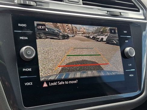 Certified 2023 Volkswagen Tiguan SEL R-Line image 17