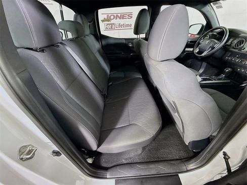 Certified 2019 Toyota Tacoma SR5 image 31