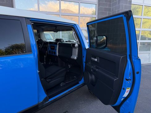 Used 2008 Toyota FJ Cruiser 4WD image 16