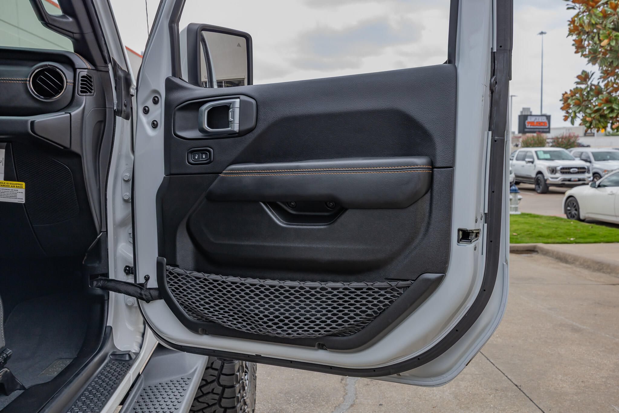 Used 2022 Jeep Wrangler Unlimited Sahara AWD/4WD image 38