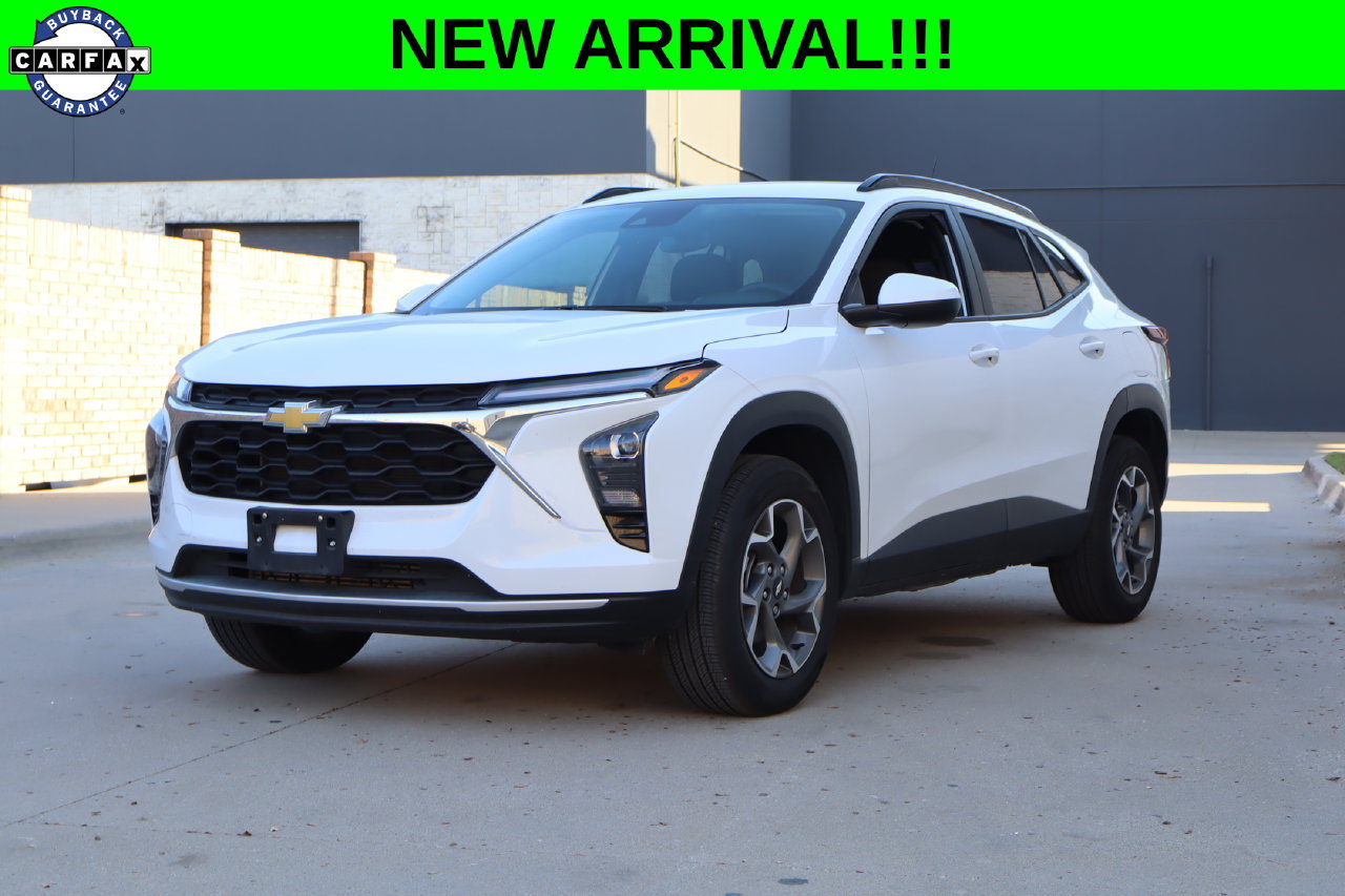 Used 2025 Chevrolet Trax LT w/ LT Convenience Package FWD image 1