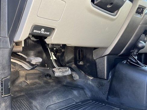 Used 2019 Ford F550 4x4 Regular Cab Super Duty image 11