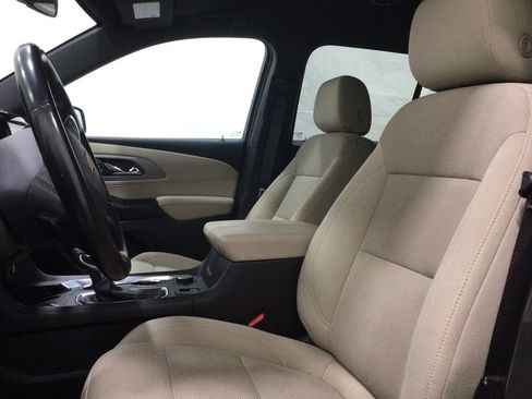 Used 2023 Chevrolet Traverse LT image 8