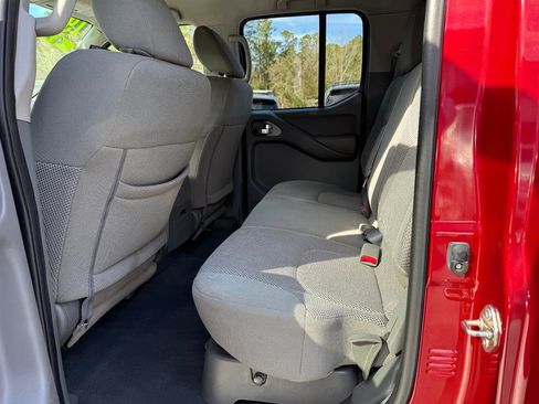 Used 2019 Nissan Frontier SV image 12