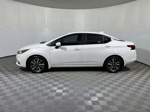 Used 2022 Nissan Versa SV FWD image 5