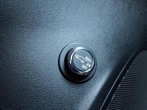Used 2025 Buick Envision Sport Touring AWD/4WD image 17