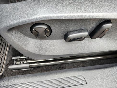 Certified 2024 Volkswagen Tiguan SE image 28