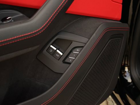 Used 2026 Lamborghini Urus SE image 29