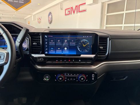 Certified 2024 Chevrolet Silverado 1500 LT AWD/4WD image 19