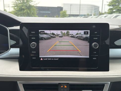 Used 2025 Volkswagen Taos SE FWD image 27
