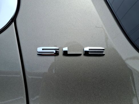Certified 2023 GMC Acadia SLE w/ Driver Convenience Package AWD/4WD image 10