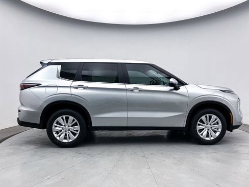 New 2025 Mitsubishi Outlander ES image 8