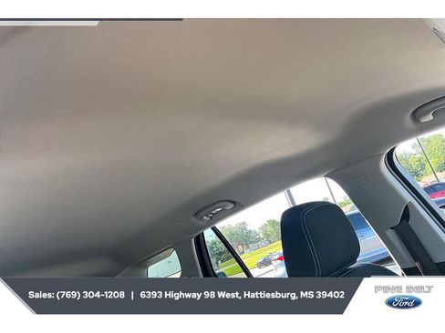 Used 2023 GMC Terrain SLE w/ Driver Convenience Package FWD image 17