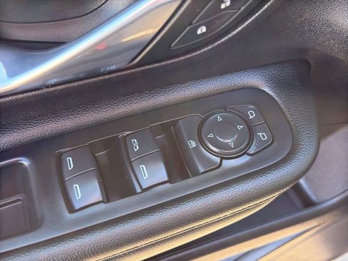 Used 2024 GMC Terrain SLE image 12