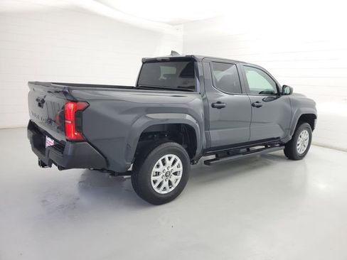 Used 2025 Toyota Tacoma SR image 5