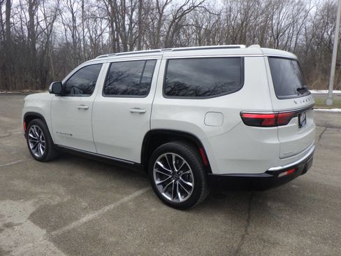 Used 2022 Jeep Wagoneer Series III w/ Premium Group I image 3