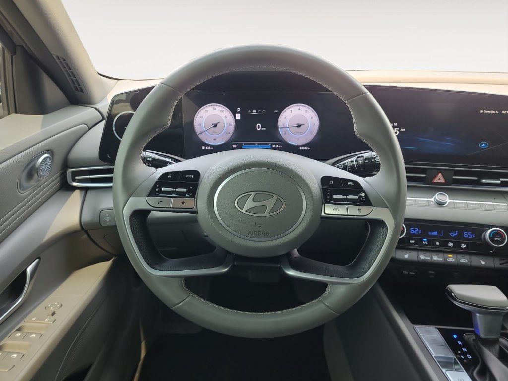 Used 2024 Hyundai Elantra SEL w/ Convenience Package FWD image 12