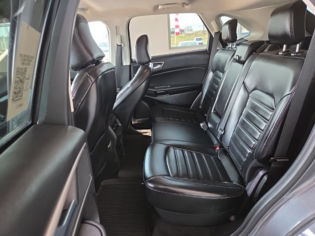 Used 2024 Ford Edge SEL AWD/4WD image 9