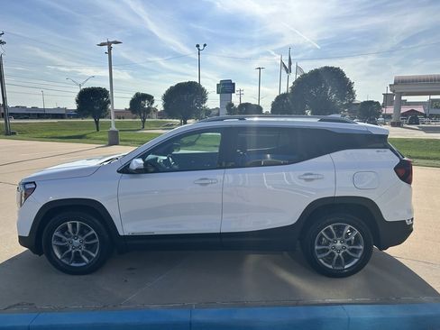 Used 2024 GMC Terrain SLT image 5