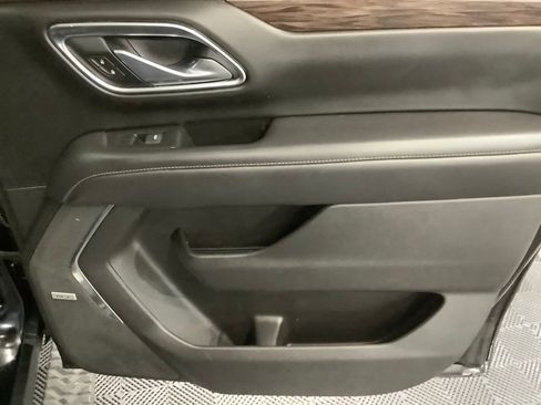 Used 2021 Chevrolet Suburban Z71 w/ Luxury Package AWD/4WD image 35