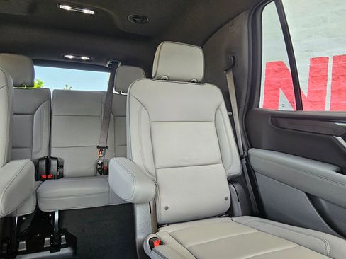 Used 2025 GMC Yukon Elevation AWD/4WD image 26