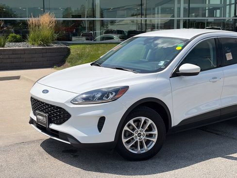 Used 2021 Ford Escape SE AWD/4WD image 2