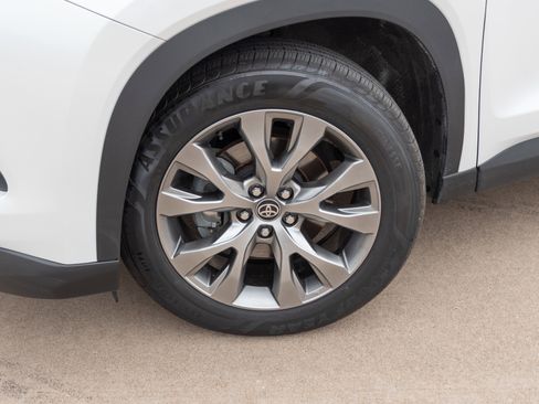 Used 2024 Toyota Grand Highlander Limited image 6