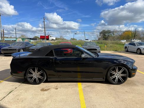 Used 2012 Ford Mustang Convertible image 5