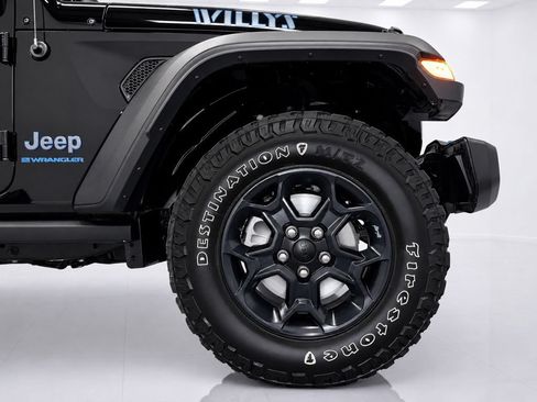 Used 2023 Jeep Wrangler Unlimited w/ Sun & Screen Package AWD/4WD image 10