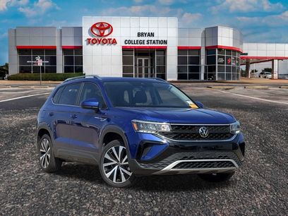 Used 2024 Volkswagen Taos SE w/ Panoramic Sunroof Package