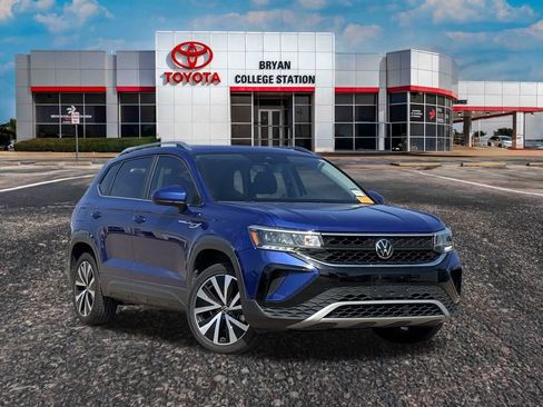 Used 2024 Volkswagen Taos SE w/ Panoramic Sunroof Package image 1