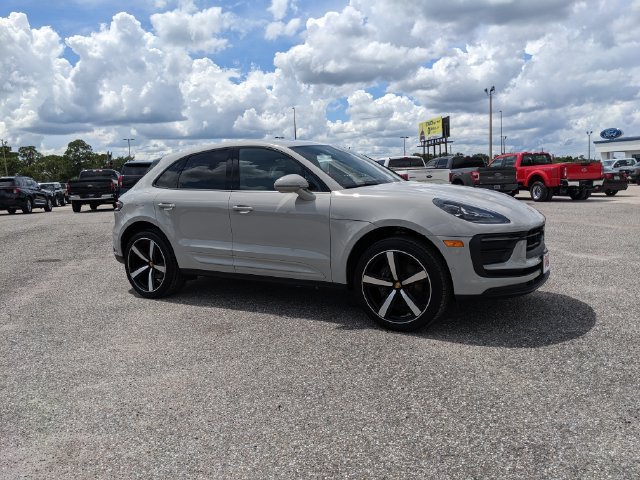 Used 2023 Porsche Macan Turbo AWD/4WD image 2