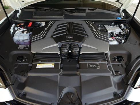 Used 2025 Lamborghini Urus SE AWD/4WD image 35