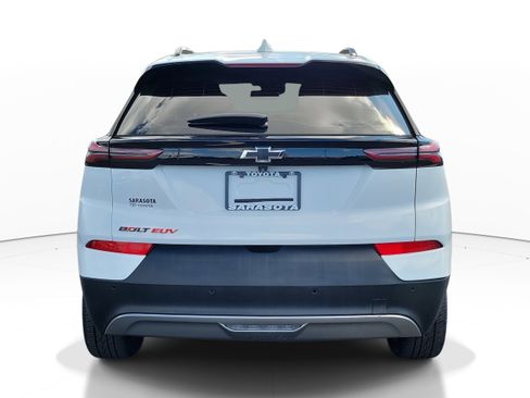 Used 2023 Chevrolet Bolt EUV LT w/ Convenience Package image 5