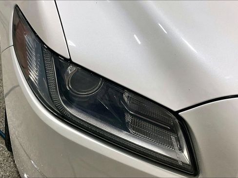 Used 2019 Lincoln Continental Select w/ Continental Climate Package image 31