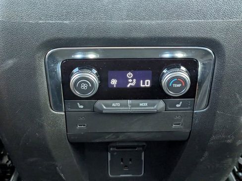Used 2025 GMC Yukon XL Denali AWD/4WD image 15