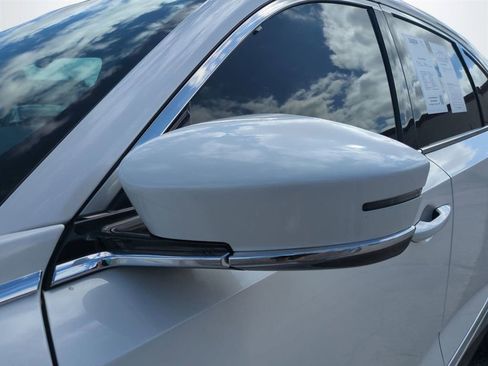 Used 2025 Acura MDX SH-AWD image 12