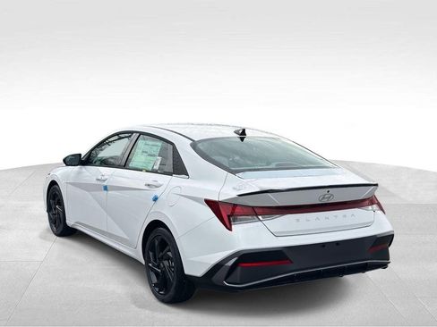 New 2026 Hyundai Elantra SEL Sport image 3